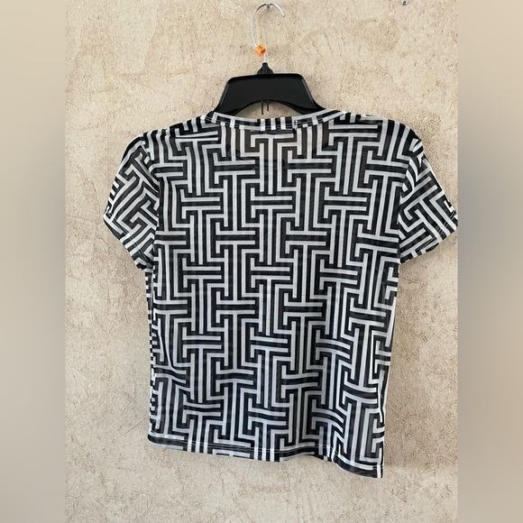 Discreet Black and White Sheer  Short Sleeves Size Medium NWT - Picture 2 of 5